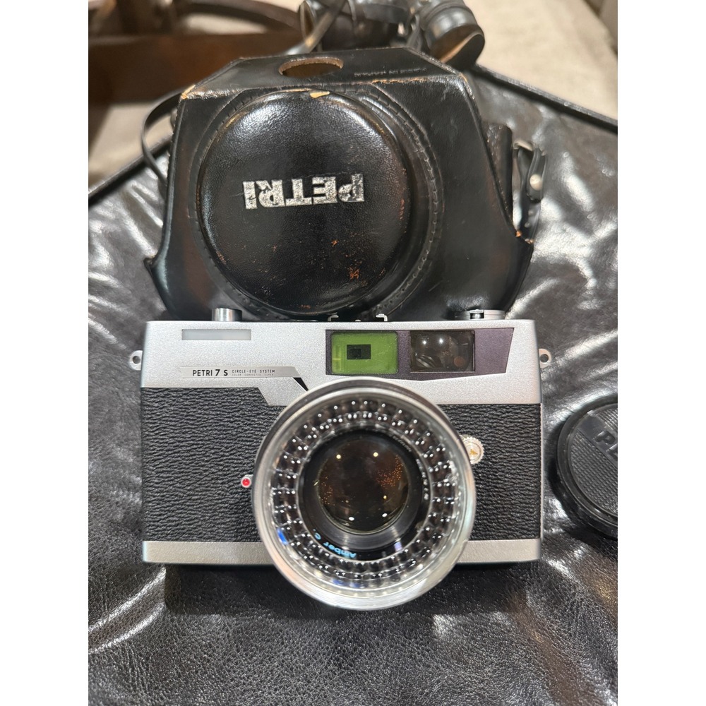 Petri 7 S Circle-Eye System 35mm Rangefinder Camera with 45mm f2.8 Lens and Case